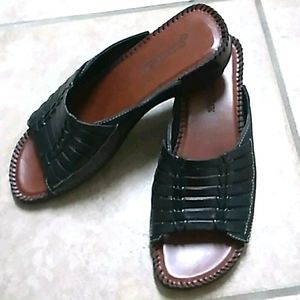 St John's Bay Slides 7.5